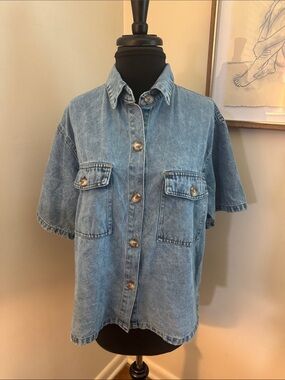 BRONZE SNAKE | NWT Delaney denim button down short sleeve-size Medium